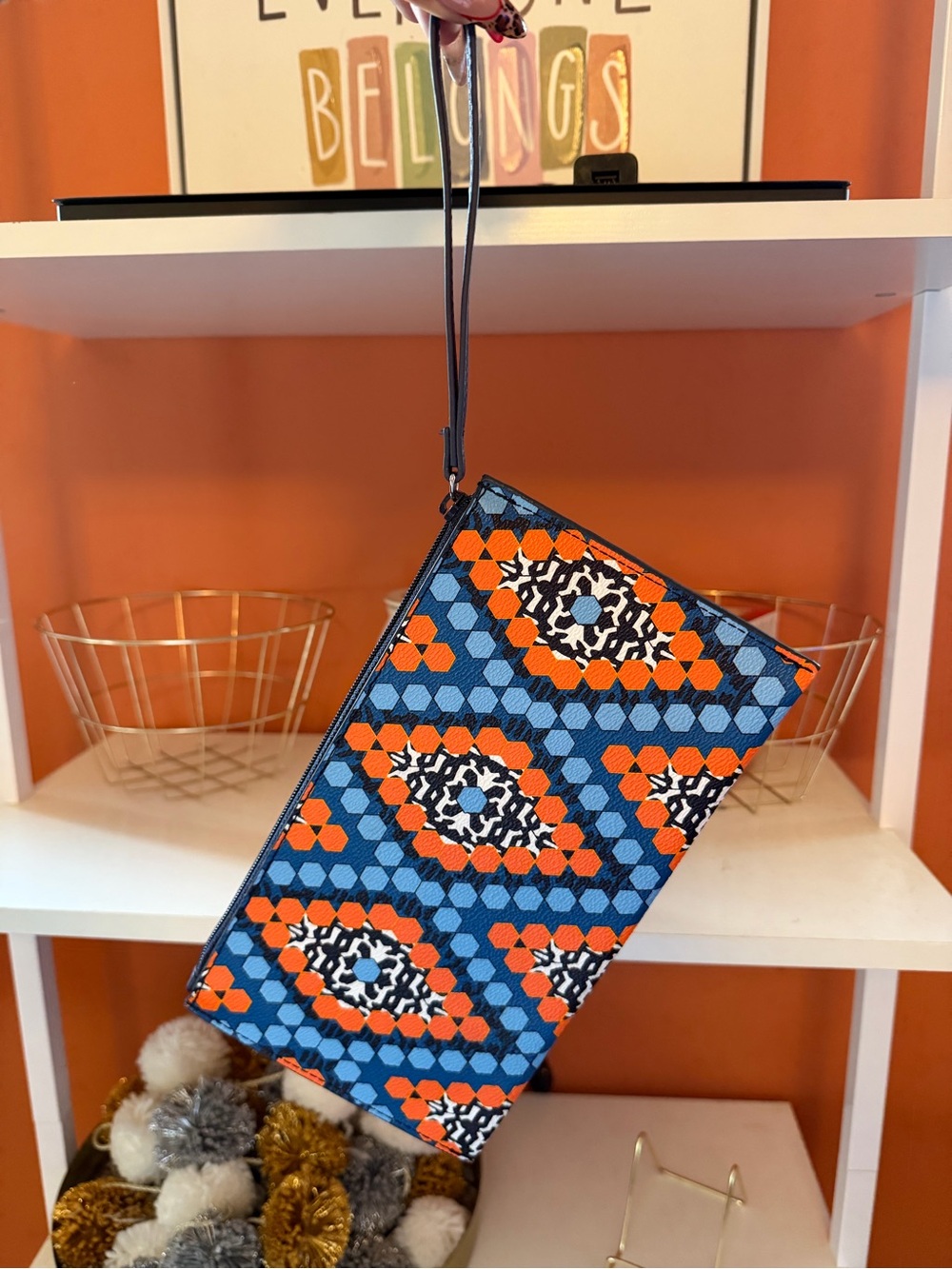 VERA BRADLEY Geometric Wristlet Clutch(NWOT) - Picture 2 of 8
